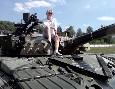 На броне